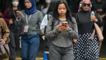 indonesia-bans-youtube,-tiktok,-facebook,-instagram-for-kids-under-16:-‘addictive-algorithms’-crackdown