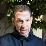 watch:-san-francisco-mayor’s-suv-blocked,-security-detail-attacked-near-notorious-tenderloin-district