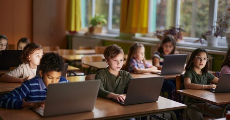 brutal-numbers:-schools-spent-$30-billion-on-laptops…-and-they-seem-to-have-made-kids-dumber