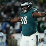 sources:-eagles-giving-dt-davis-record-extension