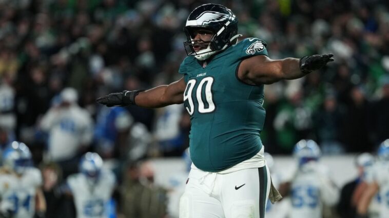 sources:-eagles-giving-dt-davis-record-extension