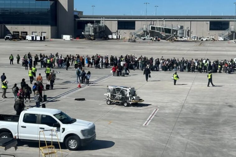 kansas-city-international-airport-evacuated-over-‘threat’-as-fbi,-cops-swarm-terminal