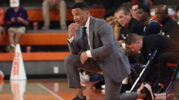 damon-stoudamire-fired-by-georgia-tech-after-season-ending-12-game-losing-streak