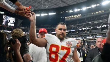 source:-kelce-tells-chiefs-he’s-back-for-14th-year