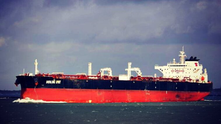 greek-operated-oil-tanker-defied-iranian-threats-and-crossed-the-strait-of-hormuz-carrying-a-million-barrels-of-saudi-crude-oil