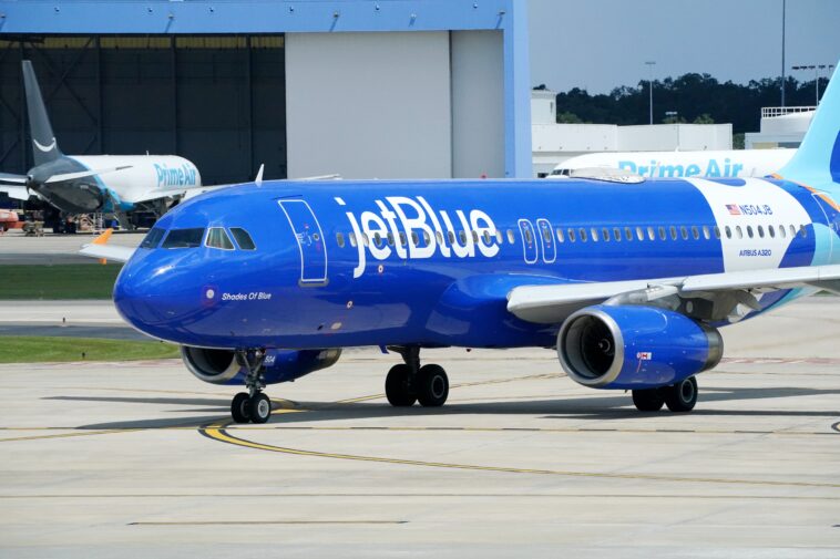 us-faa-issues-ground-stop-for-all jetblue-planes