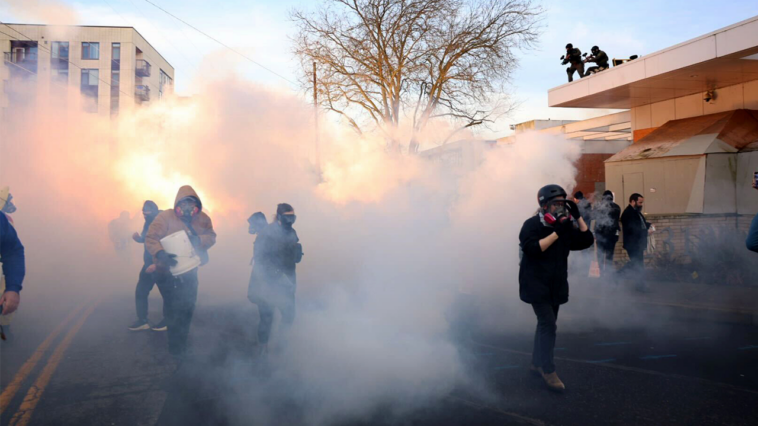 oregon-judge-limits-federal-agents’-tear-gas-use-at-portland-ice-protests
