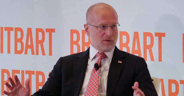 brendan-carr:-trump-is-‘fundamentally-reshaping’-the-media-landscape-to-‘smash-the-facade’-of-legacy-media