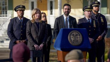 hero-nypd-officers-honored-for-foiling-alleged-isis-inspired-terror-plot-near-gracie-mansion