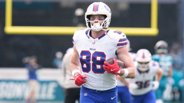 sources:-te-knox-stays-with-bills-on-new-deal