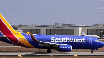 watch:-southwest-flight-diverted-due-to-passenger-scare-involving-phone-alert-marking-ramadan-prayer-time