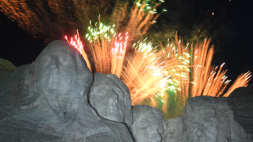 fireworks-will-return-to-mount-rushmore-for-independence-day-‘grand-celebration’
