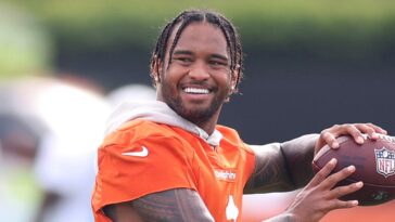 tua-tagovailoa’s-wife-posts-supportive-message-after-falcons-reportedly-agree-to-deal-with-pro-bowl-qb