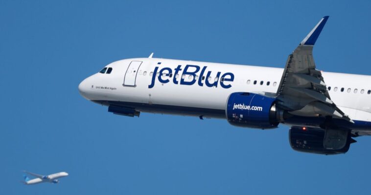 faa-temporarily-grounds-all-jetblue-flights