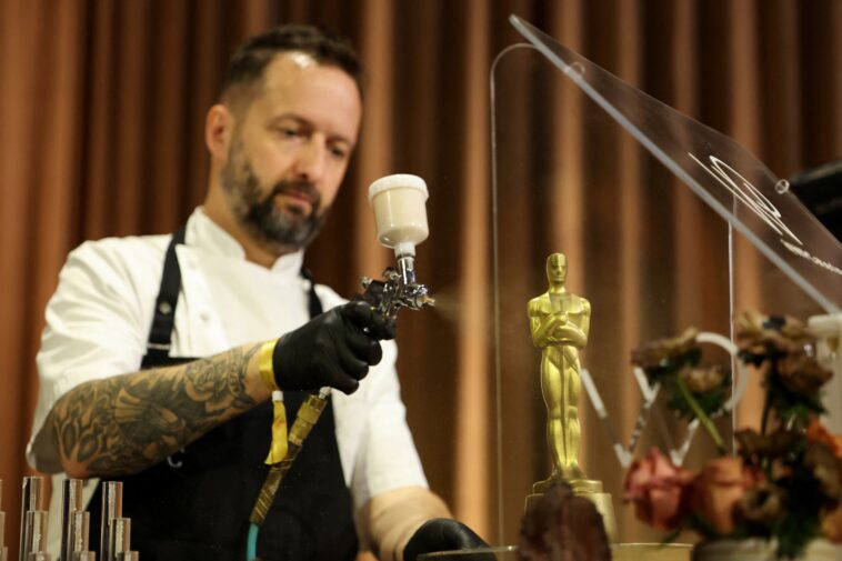 see-photos-of-oscars-ball-and-how-la-is-preparing-for-hollywood’s-biggest-night