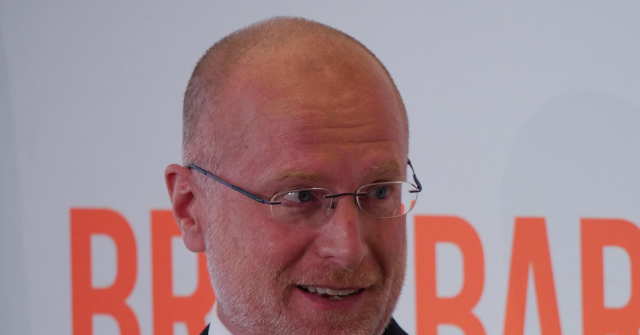 brendan-carr:-gavin-newsom’s-california-had-94,000-dead-people-getting-federal-‘lifeline’-subsidies