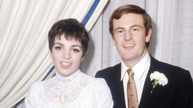 liza-minnelli-says-her-‘center-of-gravity-crumbled’-after-finding-husband-peter-allen-in-bed-with-another-man