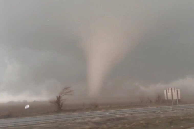 giant-tornado-rips-through-city-just-south-of-chicago,-causing-significant-damage-to-area