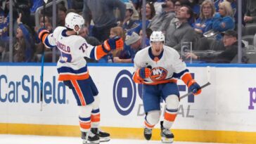 islanders’-late-magic-continues-with-wild-comeback-win-over-blues