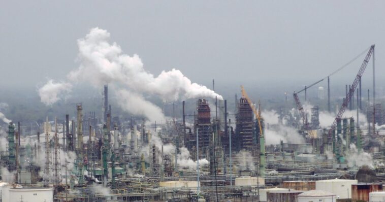 trump-announces-first-new-us.-oil-refinery-in-50-years-—-$300-billion-“america-first”-energy-project-coming-to-texas