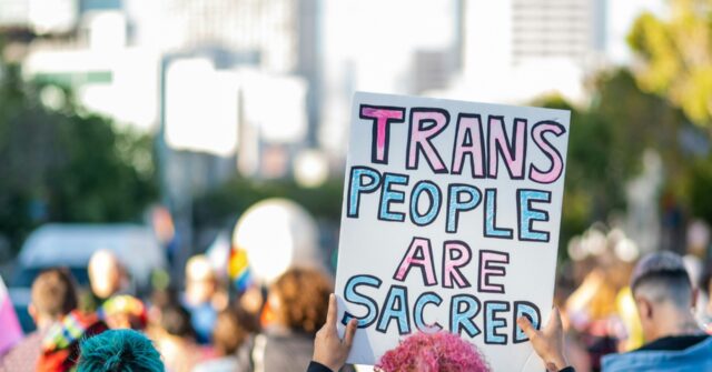 report:-kansas-revokes-drivers’-licenses-of-1,700-trans-identifying-individuals