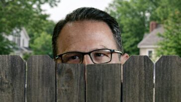 the-backyard-battle-between-dem-governor-and-couple-next-door