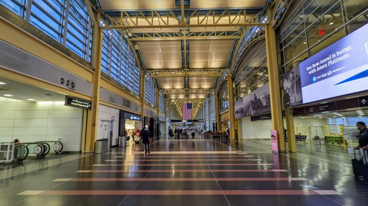 developing:-reagan-national-airport-evacuated-as-authorities-investigate-“suspicious-package”