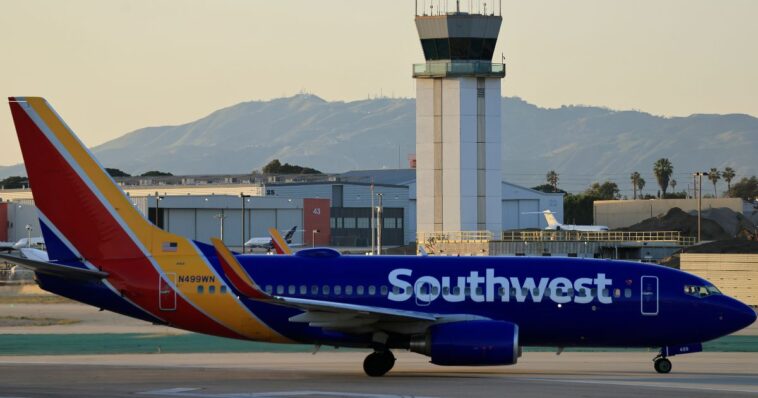 clash-of-cultures:-chaos-breaks-out-on-dc-flight-when-ramadan-prayer,-suspicious-texts-bring-swat-team-running