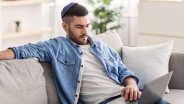 jew-converts-to-christianity-after-internet-commenter-says,-‘christ-is-king,-you-filthy-money-grubbing-jew’