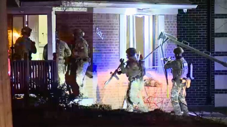 armed-fbi-agents-carry-out-search-warrant-believed-to-be-in-connection-to-synagogue-attacker