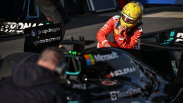 hamilton:-ferrari-losing-‘a-lot-of-time’-to-mercedes