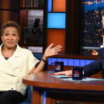 actress-wanda-sykes-urges-stephen-colbert-to-‘go-the-hell-off’-during-his-final-show:-‘burn-this-bi*ch-down’