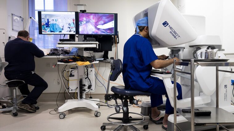 remote-robot-surgery-removes-cancer-1,500-miles-away