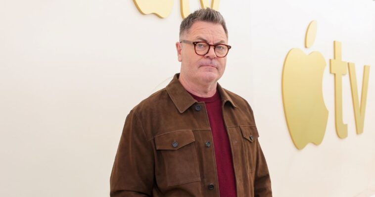 actor-nick-offerman-attacks-co-star-dennis-quaid-as-‘crazy’-for-not-hiding-his-trump-support