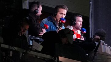 live-from-wrexham:-it’s-ryan-reynolds-and-rob-mac-on-commentary