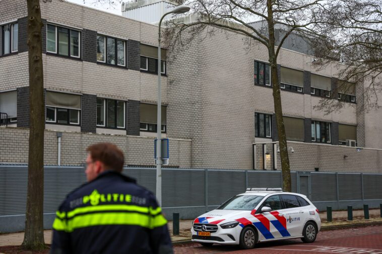 explosion-damages-jewish-school-in-amsterdam-in-‘deliberate-attack’