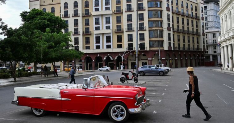 watch:-cuban-protesters-assault-communist-party-headquarters-as-trump’s-anti-communist-policies-make-waves