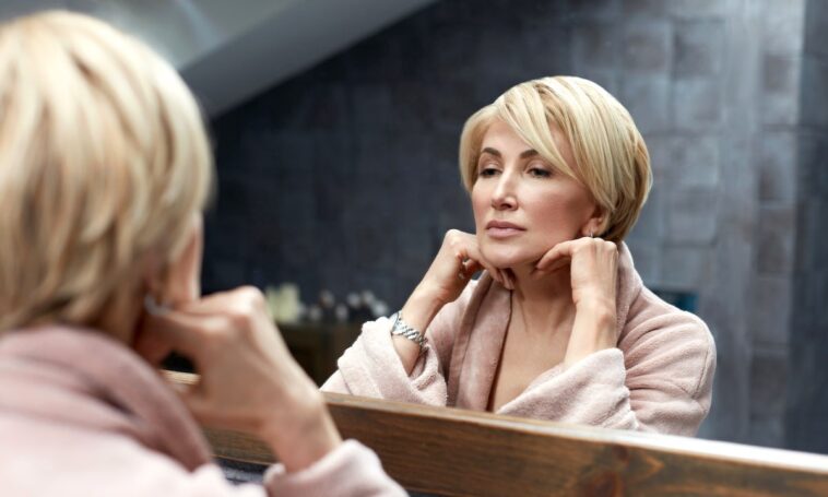 the-real-reason-for-sagging-jowls,-and-what-will-and-won’t-help,-according-to-an-expert