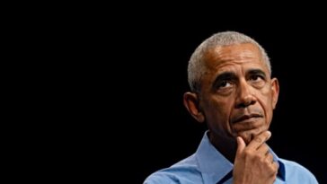 obama-center-seeks-skilled-unpaid-volunteers-while-ceo-valerie-jarrett’s-salary-is-$740k