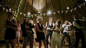 cowboy-boots-and-line-dancing:-country-music-fever-grips-uk-young