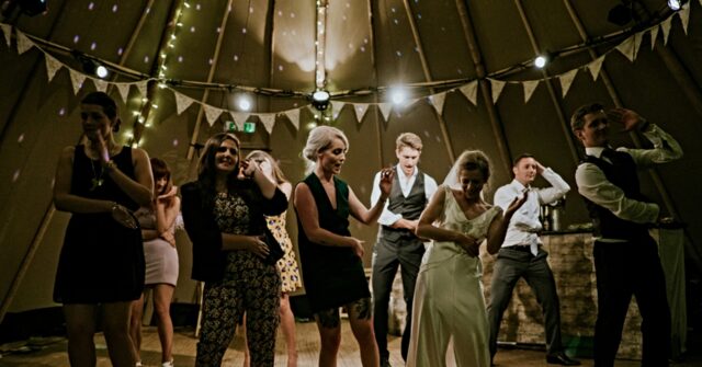 cowboy-boots-and-line-dancing:-country-music-fever-grips-uk-young