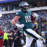 sources:-goedert-stays-with-eagles-on-new-deal