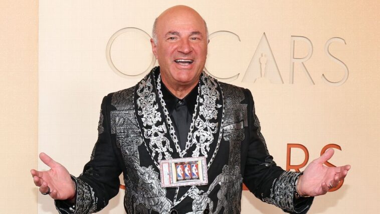 businessman-kevin-o’leary-wears-card-featuring-jordan,-kobe,-lebron-at-oscars