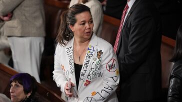 hawaii-dem-reveals-why-she-stayed-seated-during-trump’s-viral-sotu-moment-about-prioritizing-americans