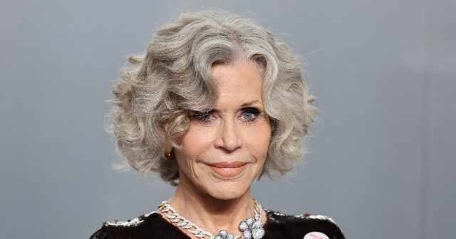 watch:-jane-fonda-protests-paramount-buying-warner-bros.-at-the-oscars,-saying-‘i-slept-with-the-guy’-who-created-cnn