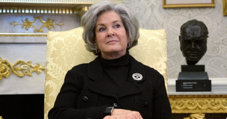 breaking:-white-house-chief-of-staff-susie-wiles-receives-cancer-diagnosis