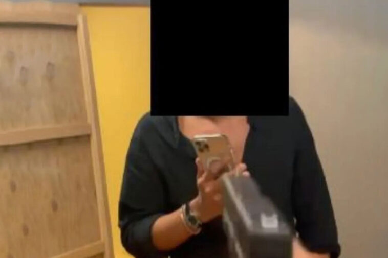 shocking-picture-blows-the-lid-on-la-sheriff-deputy’s-crypto-racket,-holding-rival-at-gunpoint