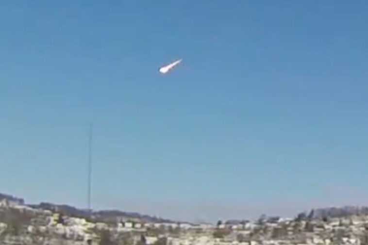 rare-daytime-meteor-seen-over-cleveland,-ohio,-with-boom-heard-as-far-away-as-new-york