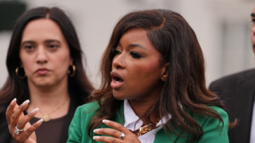 video:-jasmine-crockett-defends-security-guard-killed-by-dallas-swat,-accused-of-impersonating-an-officer