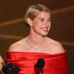 watch:-actress-jessie-buckley-praises-marriage,-motherhood-during-powerful-oscar-winning-speech